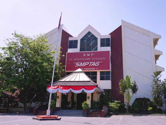 SMP 17 Agustus 1945 Surabaya