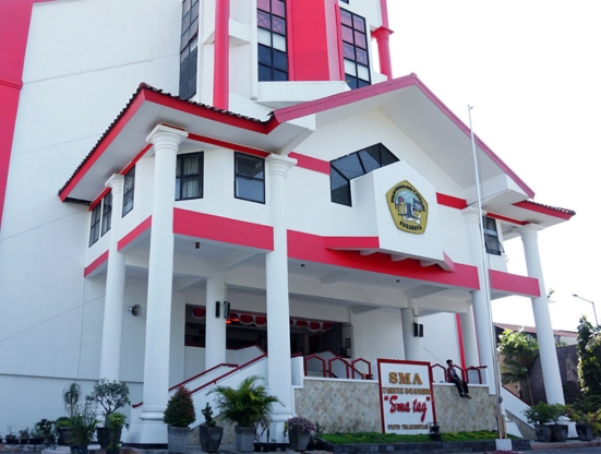 SMA 17 Agustus 1945 Surabaya
